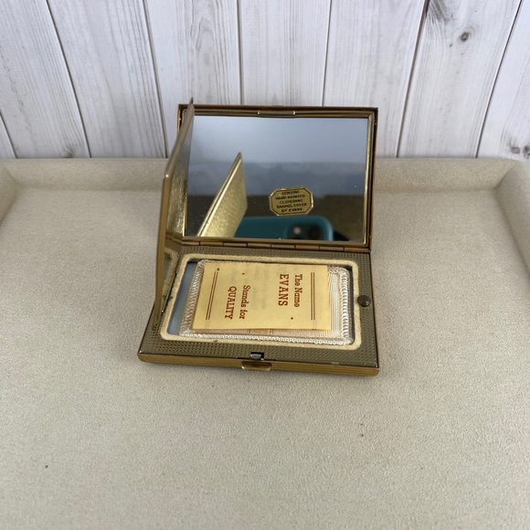 Vintage Guilloche Roses in Enamel almost new Makeup Compact - Picture 6 of 11